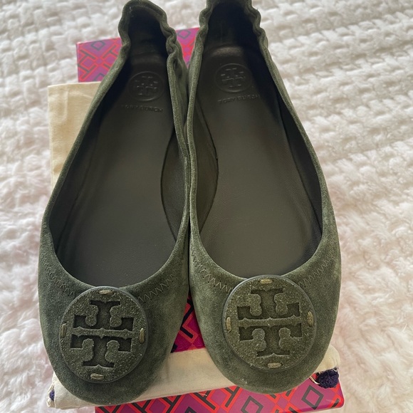 Tory Burch MINNIE TRAVELER Ballet flats; Olive Green suede. Sz 5.5 - Picture 1 of 4
